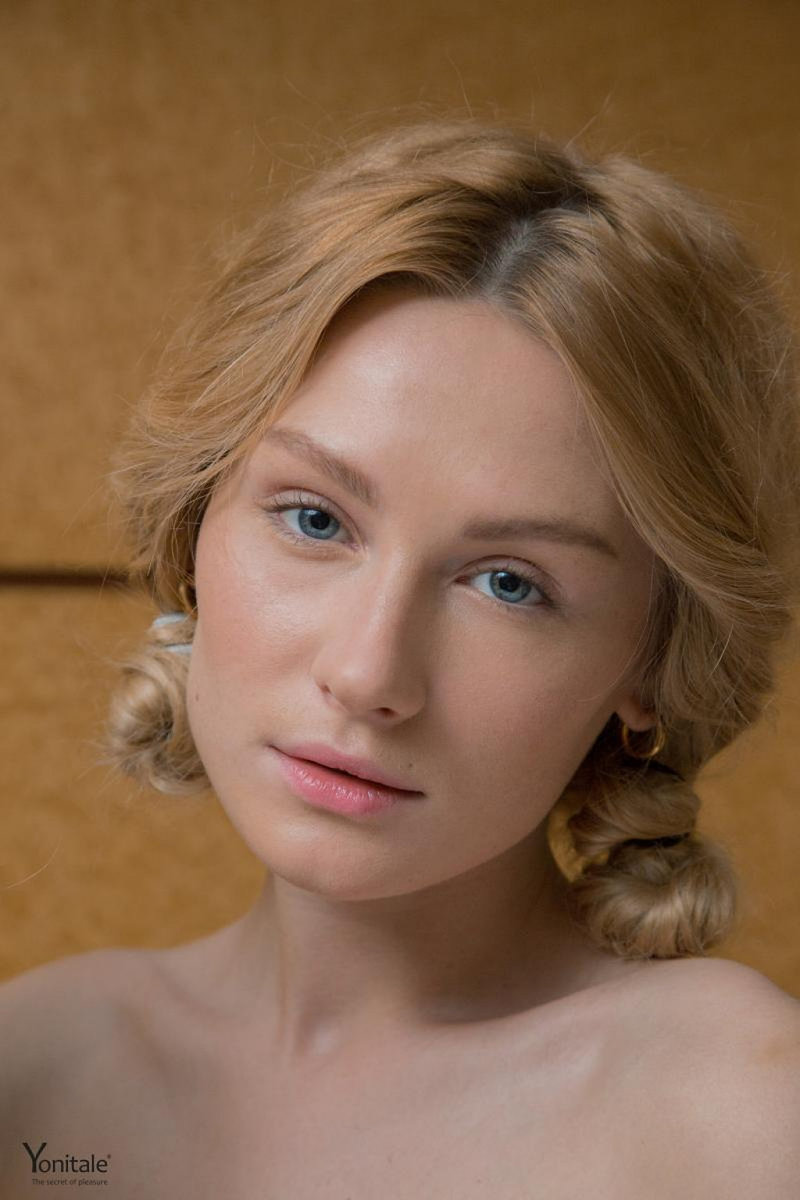 Фатима, 19